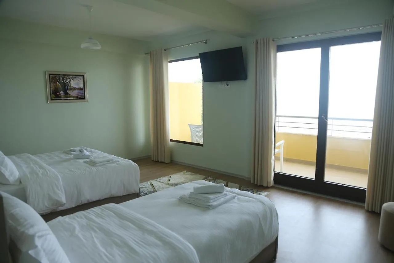 Hotel Kashta Pogradec 3*,