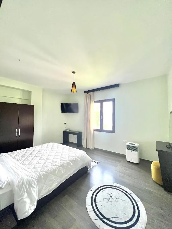 Hotel Kashta Pogradec 3*,